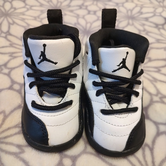 Black/white jordans - Picture 8 of 10